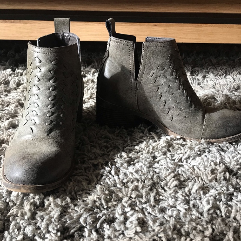 Billabong booties
